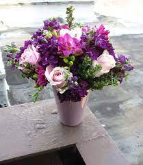 A Subtle Bouquet For A Bold Impression Flower Delivery Spring Flower Arrangements Flower Arrangements