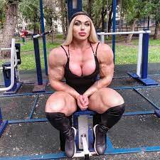 Nackte russische Bodybuilderin 4