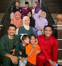 Khuzairi samad is a humble, dearly respected, filial son, one who always put his loved ones happiness before him who is secretly in love with mia adriana an arrogant, insolent, disdain person who always thinks less of other people. Episod Akhir Drama 7 Hari Mencintaiku 2 Semua Insaf Blog Sihatimerahjambu