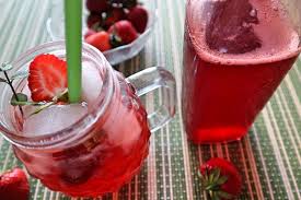 Erdbeersirup Selber Machen Einfaches Rezept Mit Drei Zutaten Rezept Erdbeersirup Erdbeersirup Selber Machen Erdbeeren