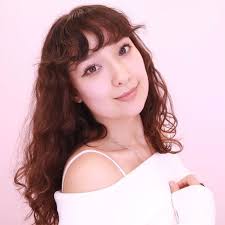 Natasha Thorn's Instagram, Twitter & Facebook