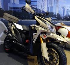Keduanya memilili lekukan body yang sama dan dibagian depan telah dilengkapi sistem pencahayaan. Modifikasi Honda Vario 125 Touring Honda Vario 125 Merupakan Motor Matic Honda Vario Yang Membawa Mesin 125cc Dengan Ukuruan Honda Desain Sepeda Sepeda Motor