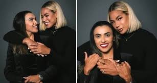 Apr 07, 2020 · marta (1986) é uma jogadora de futebol brasileira. Casal Lesbico Do Futebol Marta Anuncia Noivado Com Toni Deion Guia Gay Sao Paulo