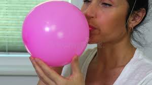 Frau Rosa Ballon Explodiert Stock Footage