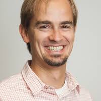 Lisa Hinkley's Instagram, Twitter & Facebook