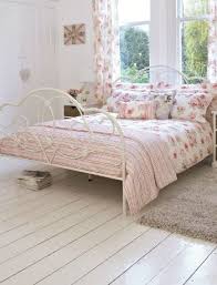 33 Bedrooms With An English Garden Air Decoholic Interior Decoration Bedroom Bedroom Decor Home Bedroom