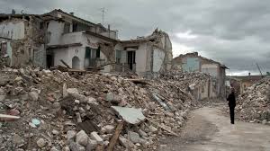 L'aquila ha sofferto nei secoli passati le conseguenze catastrofiche di diversi terremoti di cui studiosi e storici aquilani si. L Aquila Dieci Anni Dopo Il Terremoto Le Nuove Case Cadono A Pezzi