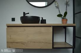 badkamermeubel eiken zwart regaal opbouw waskom zwart kranen hotbath natuur eiken meubel badkamer badkamermeubel met waskom industriele badkamer