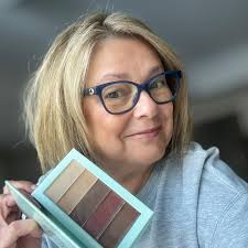 What's the difference between contour and bronzer?