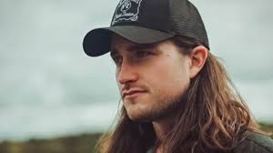 Lee Lowe's Instagram, Twitter & Facebook