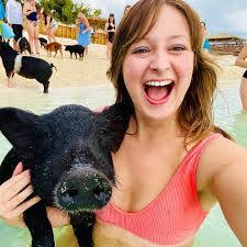 Tina Mackenzie's Instagram, Twitter & Facebook