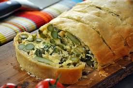 Spargel Strudel Mit Mozzarella Und Topfen Allekochen Com Rezept Rezepte Lebensmittel Essen Einfache Gerichte