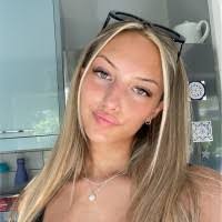 Ella Biggs's Instagram, Twitter & Facebook