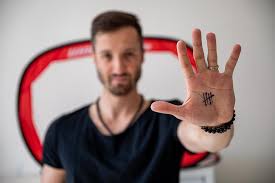 Šimon hrubec jeden z ulubieńców fanów hc ocelarzi trzyniec zyskał miano legendy dzięki šimon hrubec: Smysl Toho Vseho Pribehy Bez Frazi