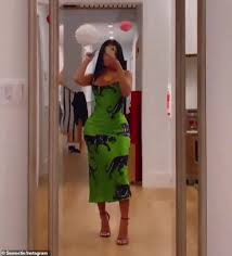 Saweetie & her stylist reveal the stories behind the rapper's iciest performance outfits. Saweetie Showcases Her Curves In A Green Dress On A Valentine S Day Dinner With Boyfriend Quavo Daily Mail Online
