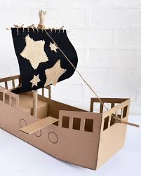 Bateau Pirate Enfant Carton Diy Kids Cardboard Box Pirate Boat Diy Wohnung Einrichten Wohnideen Wohnzimmer Piratengeburtstag Piraten Schiff Piratenschiff