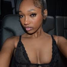 Kara Goodman's Instagram, Twitter & Facebook