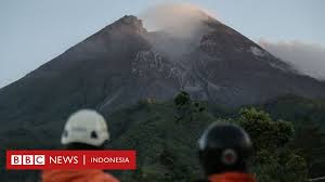 Kelompok batuan ekstrusi atau batu vulkanik terdiri dari semua material yang dikeluarkan ke permukaan bumi baik di daratan ataupun di bawah permukaan laut. Gunung Merapi Kembali Aktif Tiga Hal Terkait Erupsi Yang Perlu Anda Ketahui Bbc News Indonesia