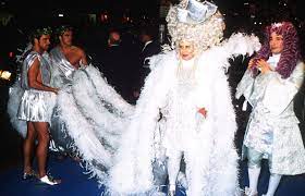 Elton john mitt romney's campaign plane broke down in richmond, virginia saturday night, stranding the candidate, staff, and press. 7 Of Elton John S Most Iconic Outfits I D