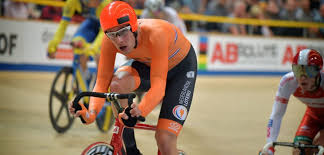 De renner van beat cycling koerst vandaag met een opvallend stuur. Jan Willem Van Schip Ophouden Met Het Gemiep Wielerflits