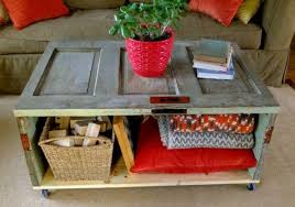 Einfach an der langen seite der bretter leim auftragen, die bretter zusammendrücken und mit schraubzwingen fixieren. Couchtisch Selber Bauen 18 Originelle Diy Ideen Zum Nachmachen