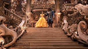 Nel castello la bestia impaziente cammina avanti e indietro davanti alla tavola imbandita. La Bella E La Bestia Arriva In Home Video La Scena Eliminata Di Gaston