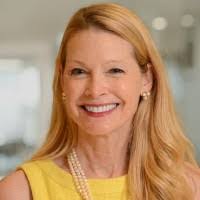 Lisa Gracey's Instagram, Twitter & Facebook