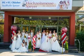 Hochzeitskleider, brautjungfernkleider, brautschmuck & hochzeitsschuhe. Die Hochzeitsmessen In Kaiserslautern Und Speyer Alles Rund Um Den Schonsten Tag In Eurem Leben Hochzeitsmagazin Und Blog