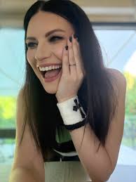 Maggio è stato bellissimo ma Giugno lo sarà di più 😜 Mayo fue hermoso pero  Junio lo será aún más 😜 May was beautiful but June will be even more so 😜