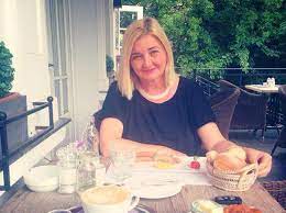 Hungarian (1), tv presenter (1). Edesanyja Sem Tudott Segiteni Szabo Zsofinak 24 Hu