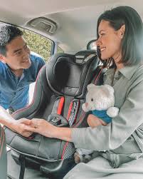 Happy 3 Years Anniversary to us! We are finally ready to share our little  secret! Many of you probably don't know this but I got to know my husband  by working as