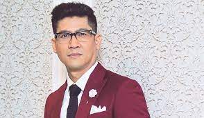 Dua pilot dan dua isteri pilot dalam satu \. Biodata Zarul Umbrella Dari Penyanyi Ke Dunia Pelakon Azhan Co