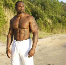 Thomas Jones. A former NFL RB who turned to acting….. & I love him for  it👏🏽🥹😍🔥