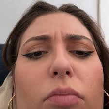 le artiste usano calze a rete non lucide per uniformare l'incarnazione.  lucide mai