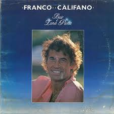 Entri in me come svaniscono gli aerei, in cielo dove le voci (shablo!) passo il tempo ballando per riempire lo spazio che hai lasciato dentro di me pieno di bugie e di nient'altro sulla pelle. Buio E Luna Piena Franco Califano