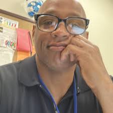 Changes in Riverside: Linden Ave and Woodman Dr from 2000 to 2024