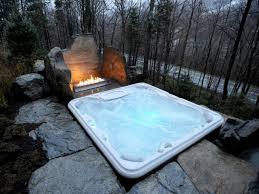 Whirlpool Im Garten Outdoor Jacuzzi Wird Zum Blickfang Jacuzzi Exterieur Baignoire En Plein Air Jacuzzi