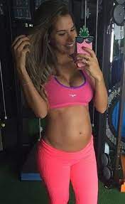 Compartilhar no twitter compartilhar no facebook compartilhar com o pinterest. Adriana Sant Anna Exibe Barriga De Gravida Na Academia Ta Me Deixando Preguicosa Que So Entretenimento R7 Famosos E Tv