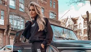 She attended the revius college in doorn and graduated in 2002. Nikkie Plessen Man Vermogen