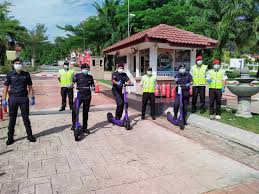 The suburb is a planned community, with an area of over 2,200 acres (8.9 km2) and developed by guthrie property holding berhad (gphb), a subsidiary company of sime darby. Skra Twitterissa Sacitycouncil Pdrmsia Dghisham Shafien2 13 4 2020 Rondaan Pemantauan Pematuhan Pkp Sunwaykayangan Terima Kasih Pdrm Teamskuter Sm Zulkifli Mohd Noor Serta Anggota Balai Polis Bukit Jelutong Shah Alam Mcoday27 Covid19