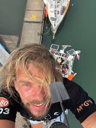 Down in the harbour, where the big ships rest, next to the sailing school,  the small boats are asleep, dreming of a wide horizon filled in countless  shades of blue.