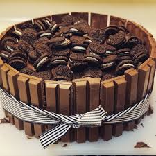 Kit Kat And Oreo Cake This Blue Dress Chocolate Kit Kat Cake Oreo Cake Kit Kat Cake