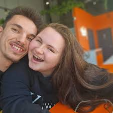 Coucou mon amourrr❤️🥰, ça va déjà faire 2 mois que nous sommes ensemble,  je t'aimeeee tellement❤️😍. Je suis tellement content que tu fasse parti de  ma vie et je suis content de