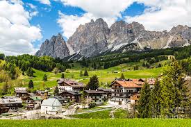 Prenotazioni online hotel, bed&breakfast, rifugi tour escursionisti & trekking, bike e sci tour enogastronomici e itinerari culinari della tradizione ampezzana. Cortina D Ampezzo Italy Photograph By Daryl L Hunter
