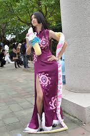 File:Cosplayer of Boa Hancock qipao standing 20111030b.jpg - Wikimedia  Commons