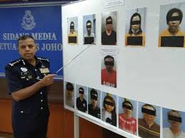 Beliau berkata menurut satu kajian yang dijalankan pusat penyelidikan dadah dan ubat ubatan, universiti sains malaysia (centre for drug research) pada tahun 2018, kos tahunan untuk rawatan dan pemulihan seorang penagih adalah rm20,690 bagi penjara dan rm38. 13 Ahli Sindiket Dadah Terbesar Di Johor Didakwa Di Mahkamah Esok