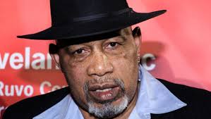 Ken Norton, the former heavyweight boxer best known for breaking Muhammad Ali&#39;s jaw while thoroughly defeating him in the early 1970s, has died at age 70. - ken-norton2