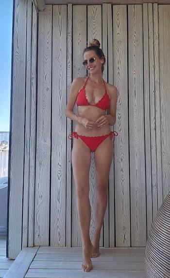 Rok od porodu třetího syna se pyšní fantastickou postavou: Gabriela Lašková  poslala fanouškům pozdrav v bikinách - Super.cz