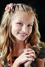 Frisuren Fur Sehr Elegante Kleine Madchen Haus Dekoration Kommunion Frisur Madchen Kinderfrisuren Madchen Frisuren