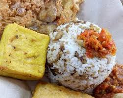 Resep nasi tutug oncom, nasi khas sunda dengan rasa yang menggiurkan. Warung Tutug Oncom Di Opi Wastukancana Bandung Lengkap Menu Terbaru Jam Buka No Telepon Alamat Dengan Peta